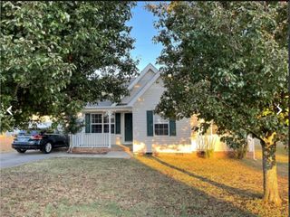 1604 Baucom Dr, Columbia, TN 38401