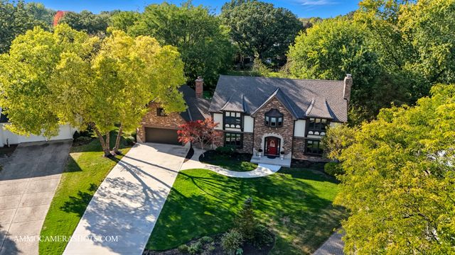 12 Highgate Court, St. Charles, IL 60174