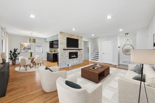 604 S Edward Street, Mount Prospect, IL 60056