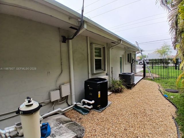 6421 SW 56th St, South Miami, FL 33155