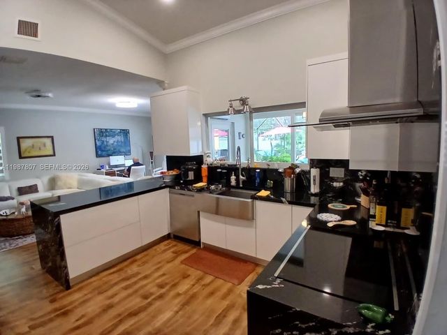 6421 SW 56th St, South Miami, FL 33155