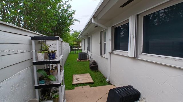 6421 SW 56th St, South Miami, FL 33155