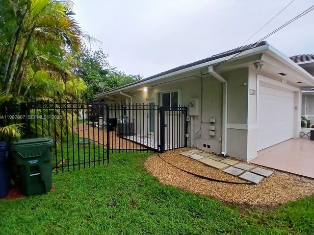 6421 SW 56th St, South Miami, FL 33155