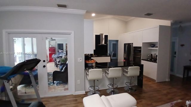 6421 SW 56th St, South Miami, FL 33155