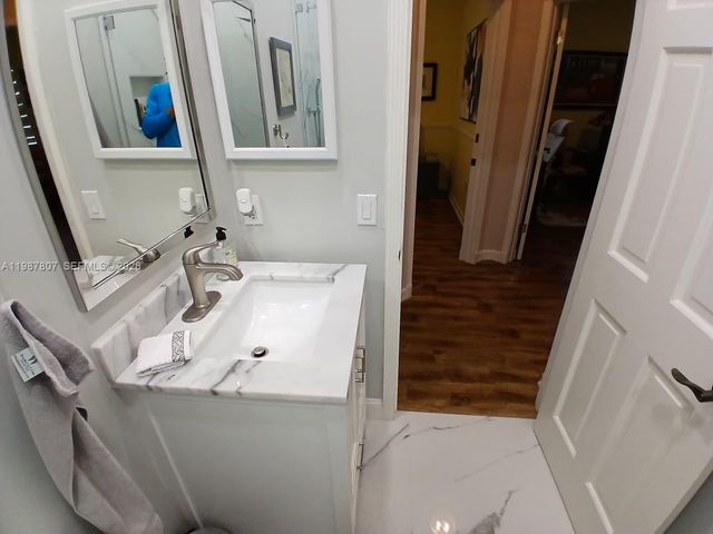 6421 SW 56th St, South Miami, FL 33155