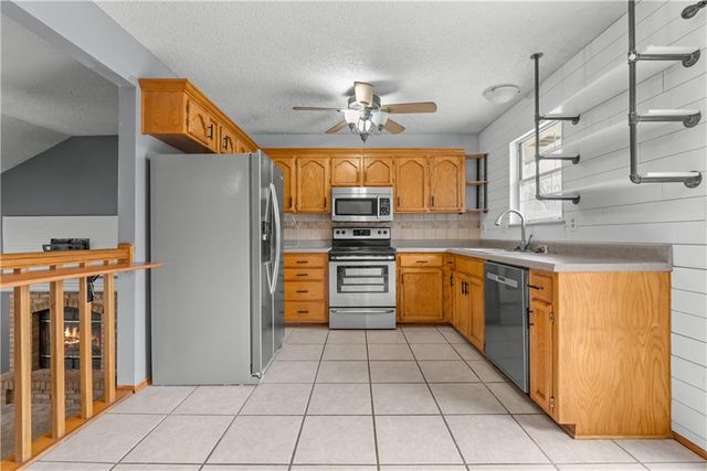 626 SE Fox Run Court, Blue Springs, MO 64014