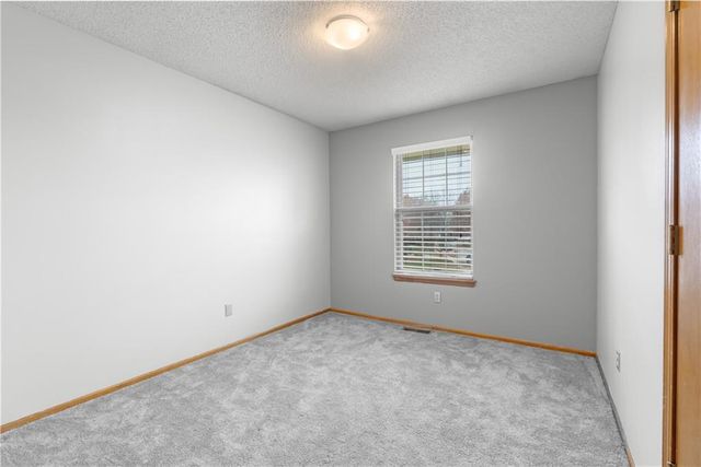 626 SE Fox Run Court, Blue Springs, MO 64014