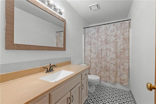 626 SE Fox Run Court, Blue Springs, MO 64014