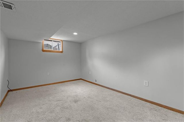 626 SE Fox Run Court, Blue Springs, MO 64014