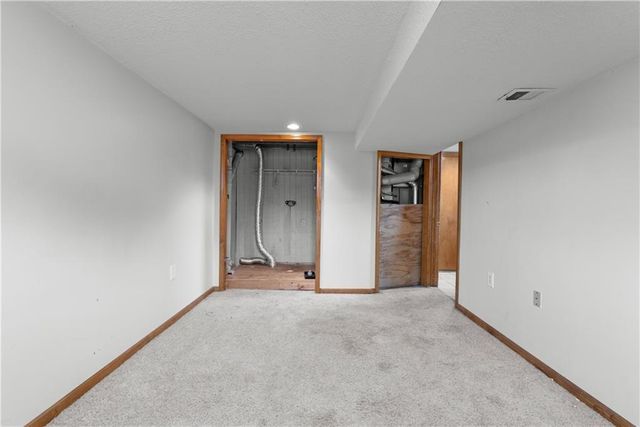 626 SE Fox Run Court, Blue Springs, MO 64014