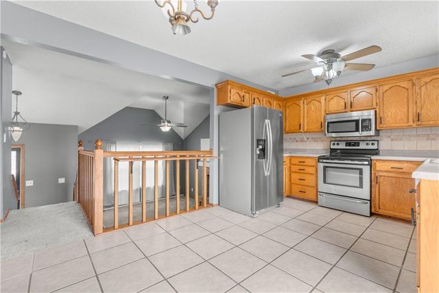 626 SE Fox Run Court, Blue Springs, MO 64014