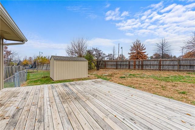 626 SE Fox Run Court, Blue Springs, MO 64014