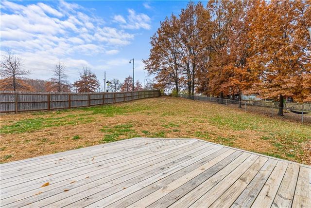 626 SE Fox Run Court, Blue Springs, MO 64014