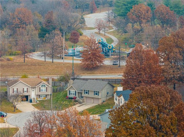 626 SE Fox Run Court, Blue Springs, MO 64014