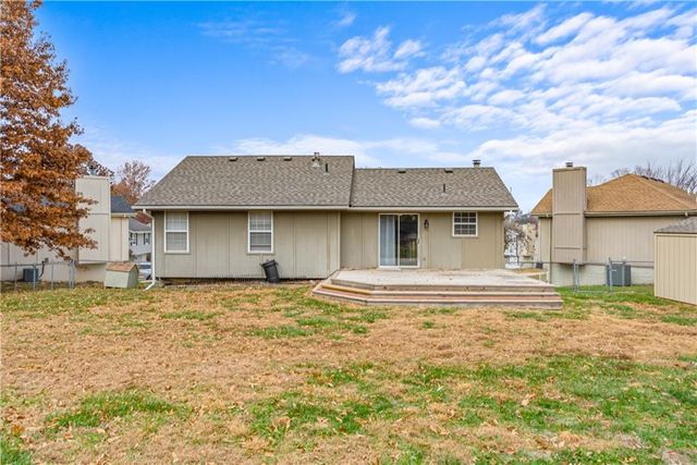 626 SE Fox Run Court, Blue Springs, MO 64014