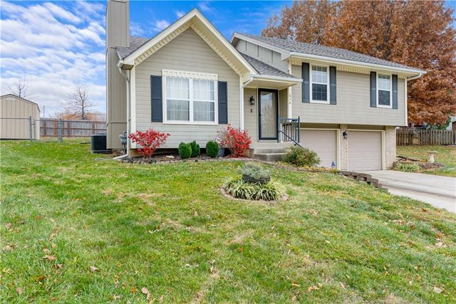 626 SE Fox Run Court, Blue Springs, MO 64014