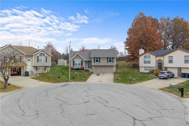 626 SE Fox Run Court, Blue Springs, MO 64014