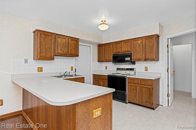 20640 Palm Meadow Drive, Clinton Township, MI 48036