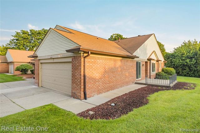 20640 Palm Meadow Drive, Clinton Township, MI 48036