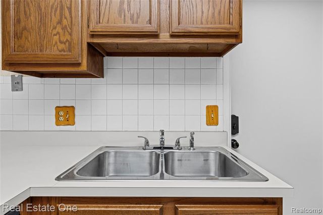 20640 Palm Meadow Drive, Clinton Township, MI 48036