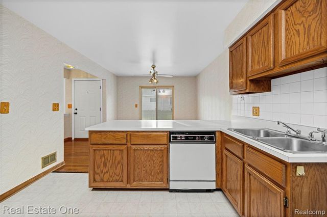 20640 Palm Meadow Drive, Clinton Township, MI 48036