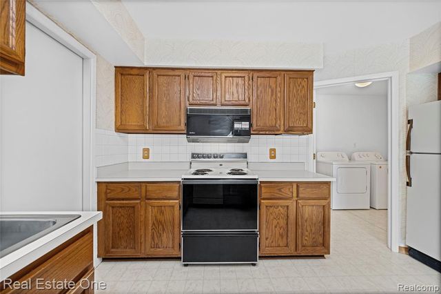 20640 Palm Meadow Drive, Clinton Township, MI 48036