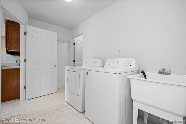 20640 Palm Meadow Drive, Clinton Township, MI 48036