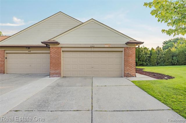 20640 Palm Meadow Drive, Clinton Township, MI 48036