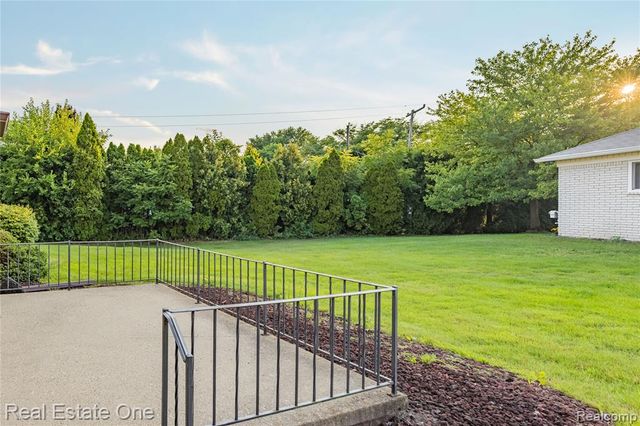 20640 Palm Meadow Drive, Clinton Township, MI 48036