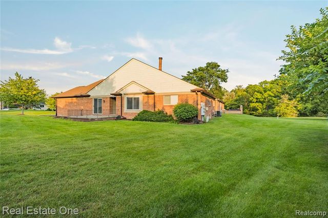 20640 Palm Meadow Drive, Clinton Township, MI 48036
