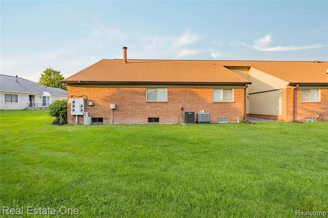 20640 Palm Meadow Drive, Clinton Township, MI 48036