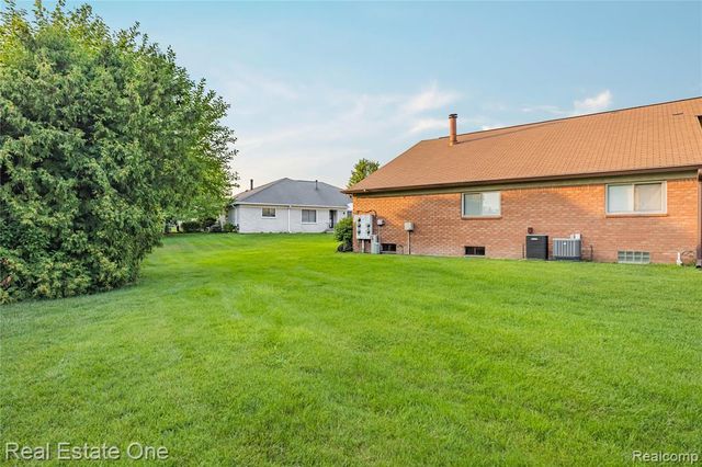20640 Palm Meadow Drive, Clinton Township, MI 48036