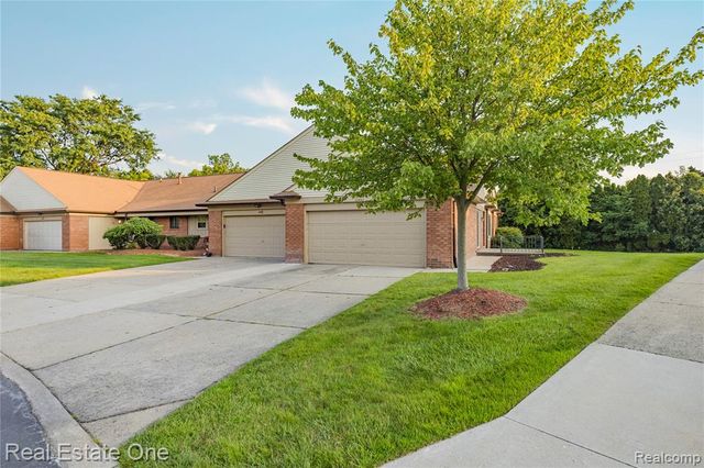 20640 Palm Meadow Drive, Clinton Township, MI 48036