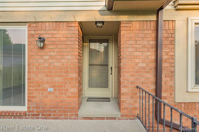 20640 Palm Meadow Drive, Clinton Township, MI 48036