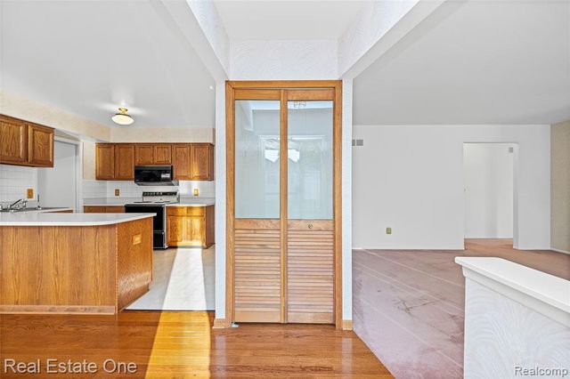 20640 Palm Meadow Drive, Clinton Township, MI 48036