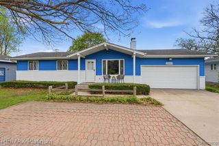 10469 Cooley Lake Road, Commerce Twp, MI 48382