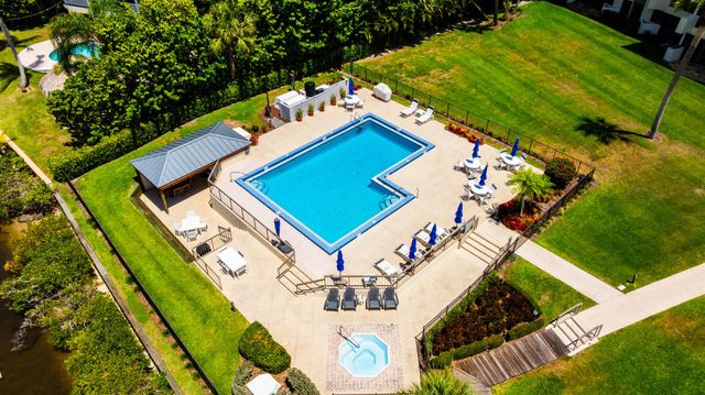 625 NW North River Drive 303, Stuart, FL 34994