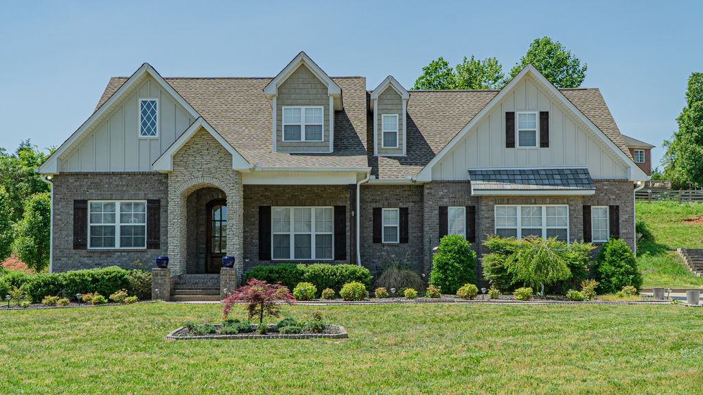 4074 Oak Pointe Dr, Pleasant View, TN 37146