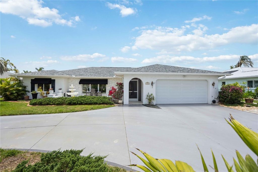 Image 1 of property listing at 965 E GONDOLA DRIVE, Venice, FL 34293