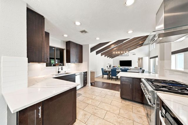 8849 Larston Street, Spring Valley Village, TX 77055