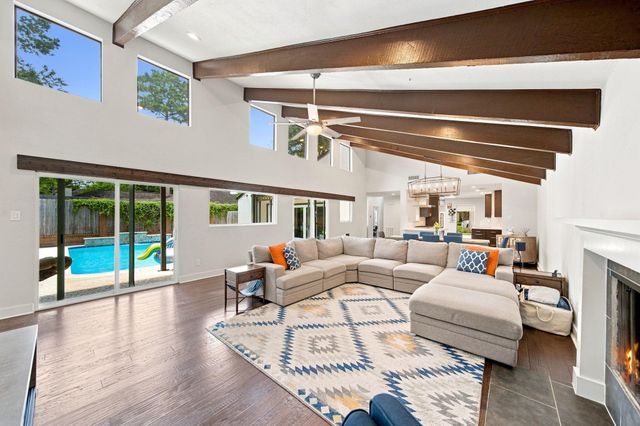8849 Larston Street, Spring Valley Village, TX 77055