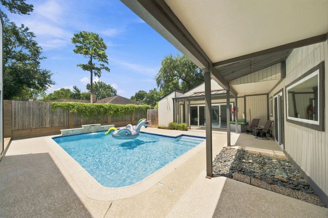 8849 Larston Street, Spring Valley Village, TX 77055