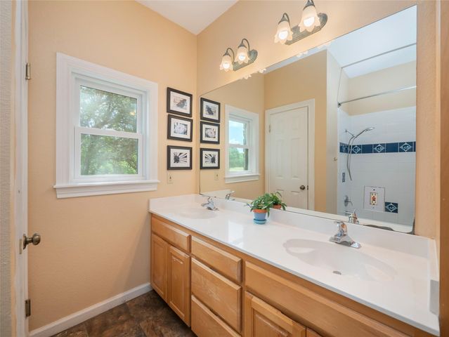 13511 Carpenter LN, Manchaca, TX 78652