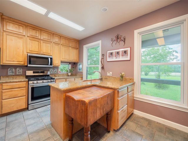 13511 Carpenter LN, Manchaca, TX 78652