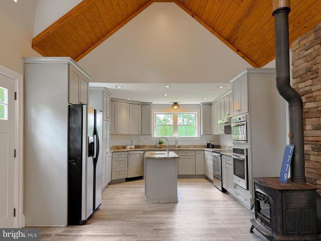 7779 BUMPY OAK RD, La Plata, MD 20646