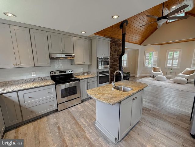 7779 BUMPY OAK RD, La Plata, MD 20646