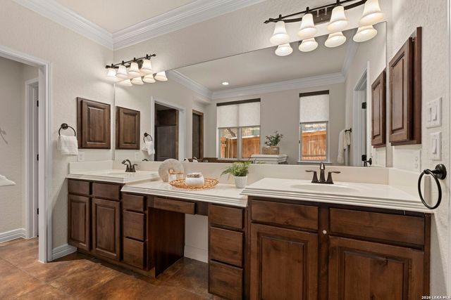 3519 CREST NOCHE DR, San Antonio, TX 78261