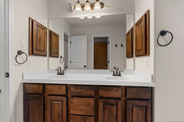 3519 CREST NOCHE DR, San Antonio, TX 78261