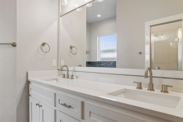 4805 Hambletonian Lane, Mustang, OK 73064