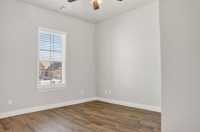 4805 Hambletonian Lane, Mustang, OK 73064